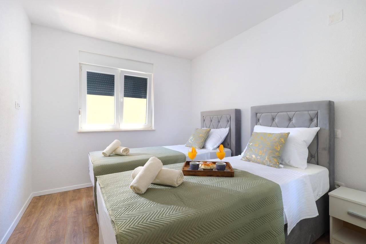 Bonaca Apartments With Terrace And Private Parking Kastela Luaran gambar