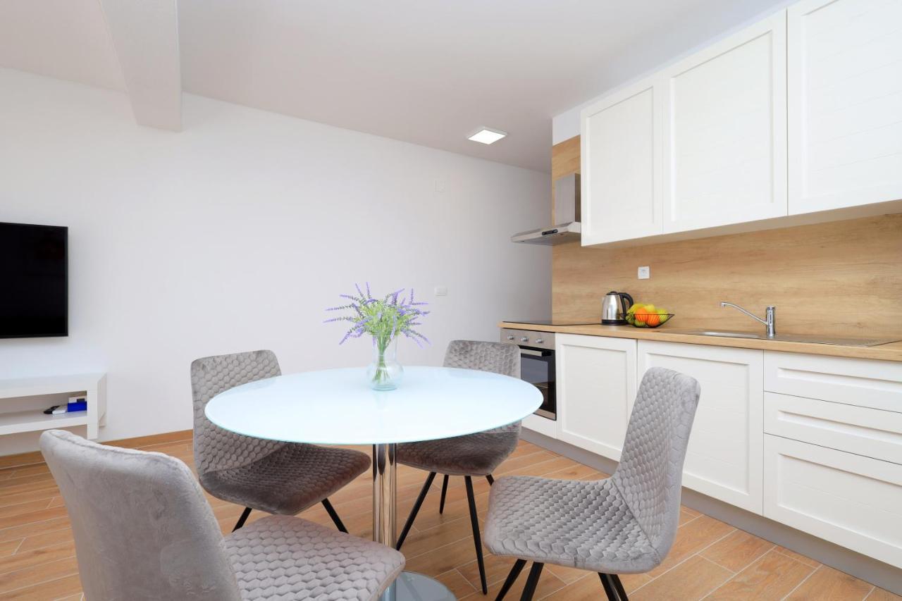 Bonaca Apartments With Terrace And Private Parking Kastela Luaran gambar