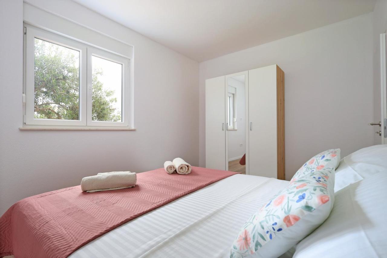 Bonaca Apartments With Terrace And Private Parking Kastela Luaran gambar