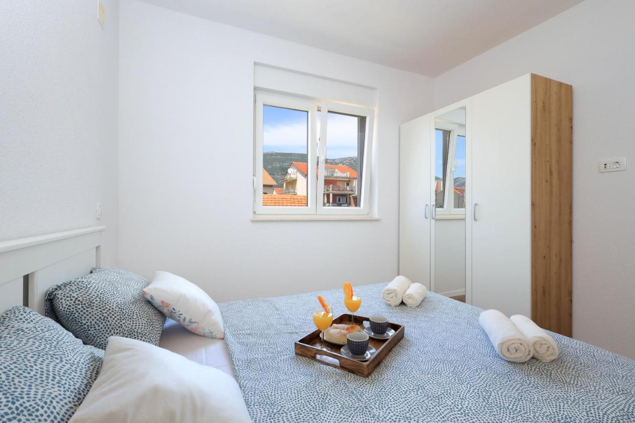 Bonaca Apartments With Terrace And Private Parking Kastela Luaran gambar