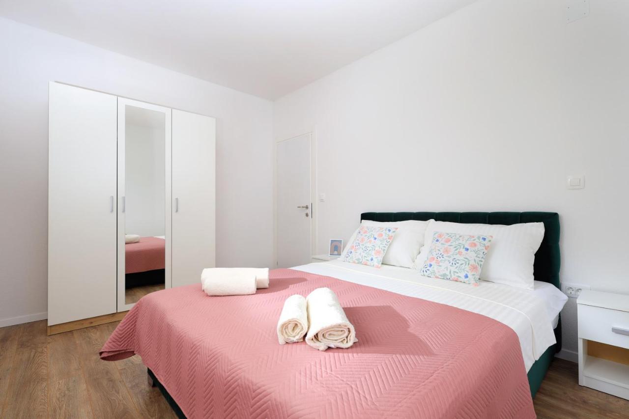 Bonaca Apartments With Terrace And Private Parking Kastela Luaran gambar