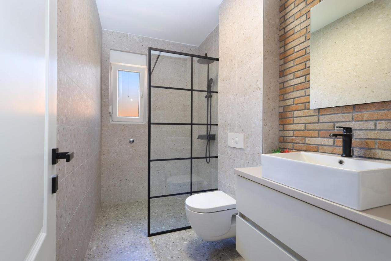 Bonaca Apartments With Terrace And Private Parking Kastela Luaran gambar