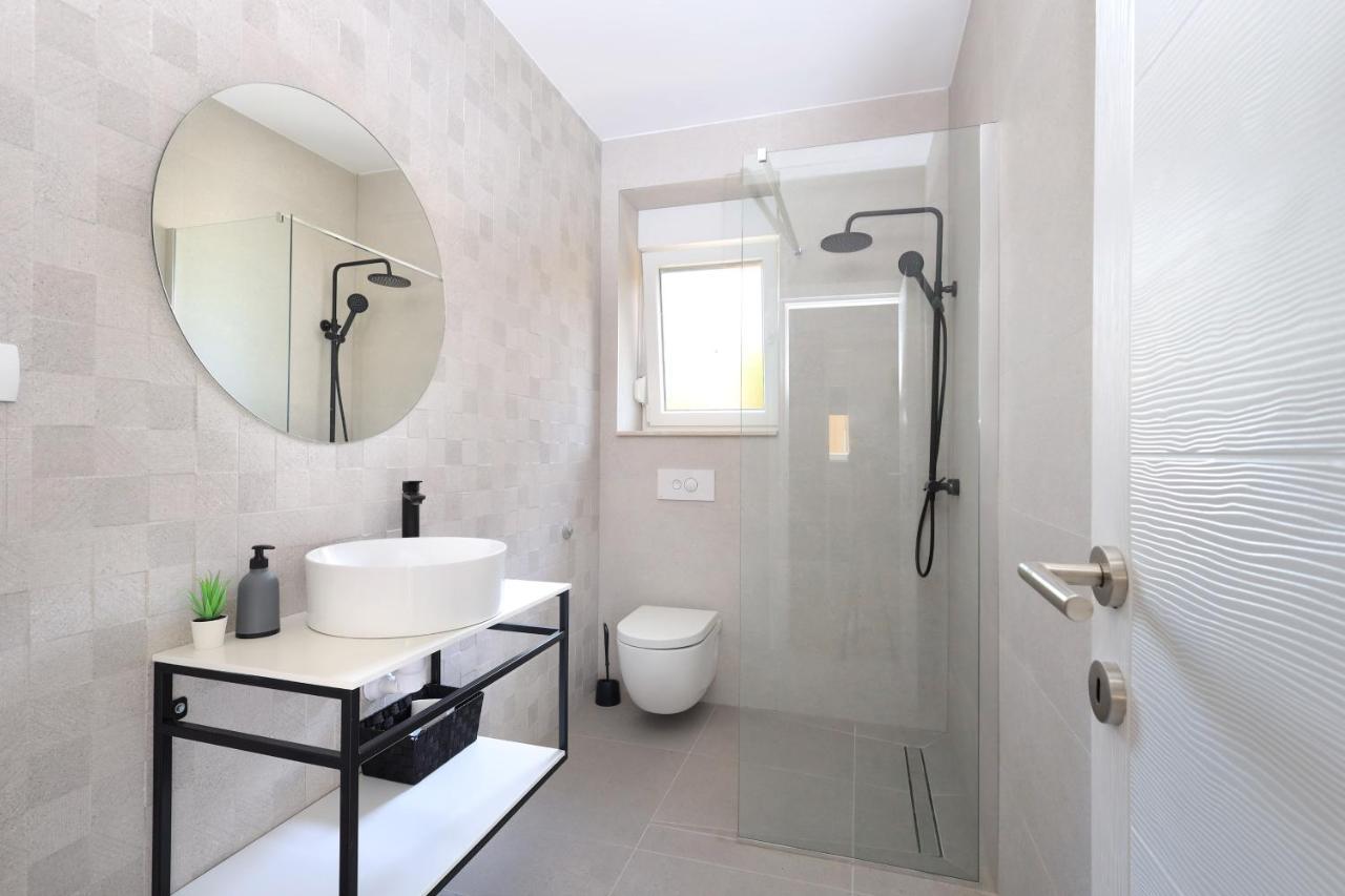 Bonaca Apartments With Terrace And Private Parking Kastela Luaran gambar