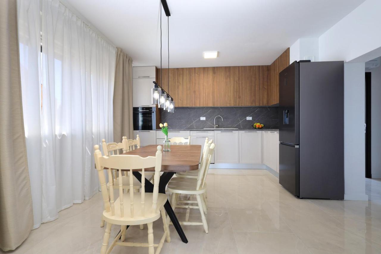 Bonaca Apartments With Terrace And Private Parking Kastela Luaran gambar