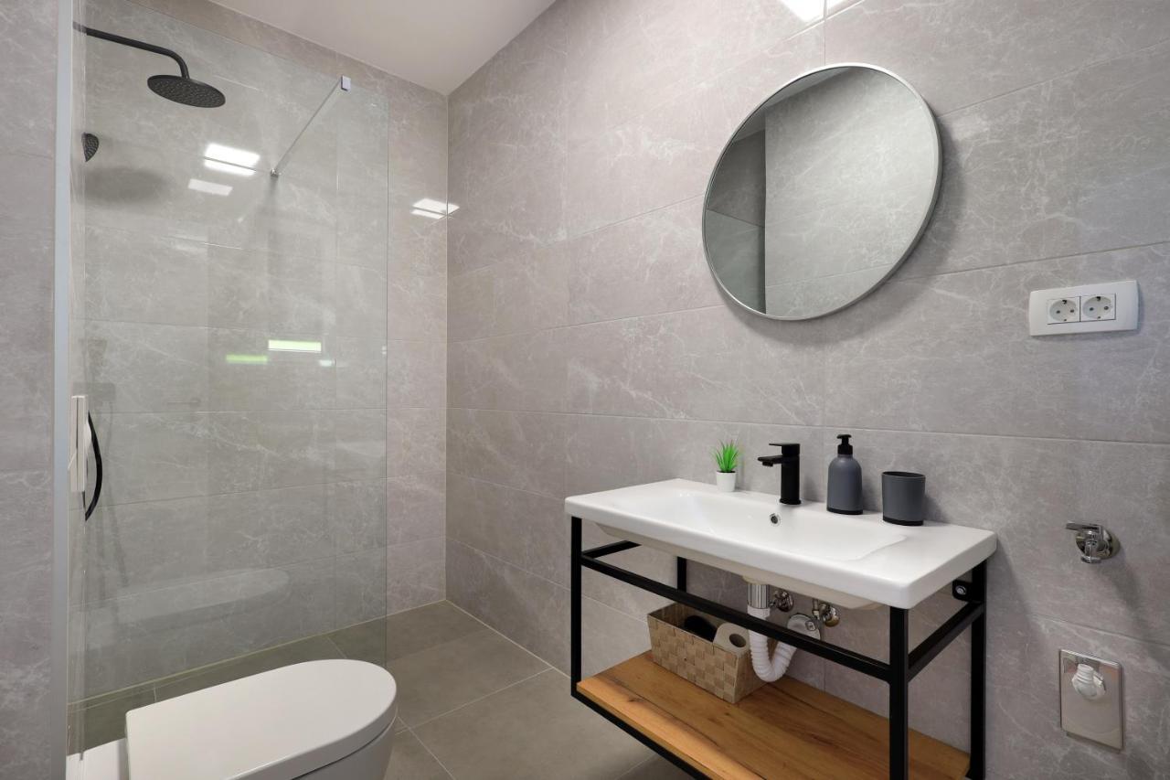 Bonaca Apartments With Terrace And Private Parking Kastela Luaran gambar