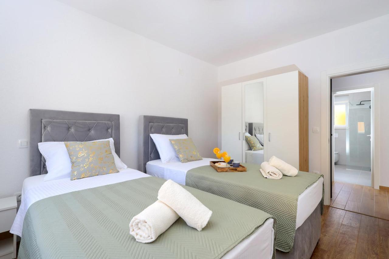 Bonaca Apartments With Terrace And Private Parking Kastela Luaran gambar